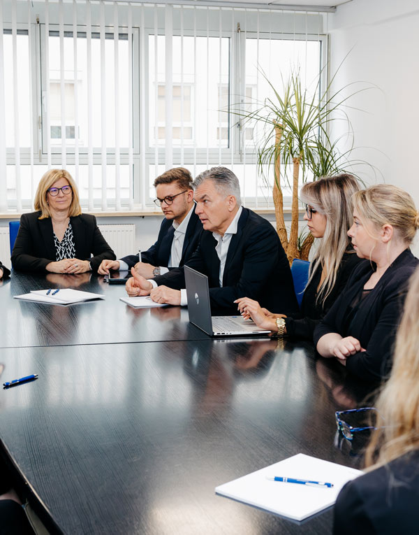 AREAL-GmbH-Hausverwaltungen-Augsburg-Team